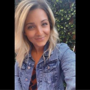 Meet your Posher, Dionne